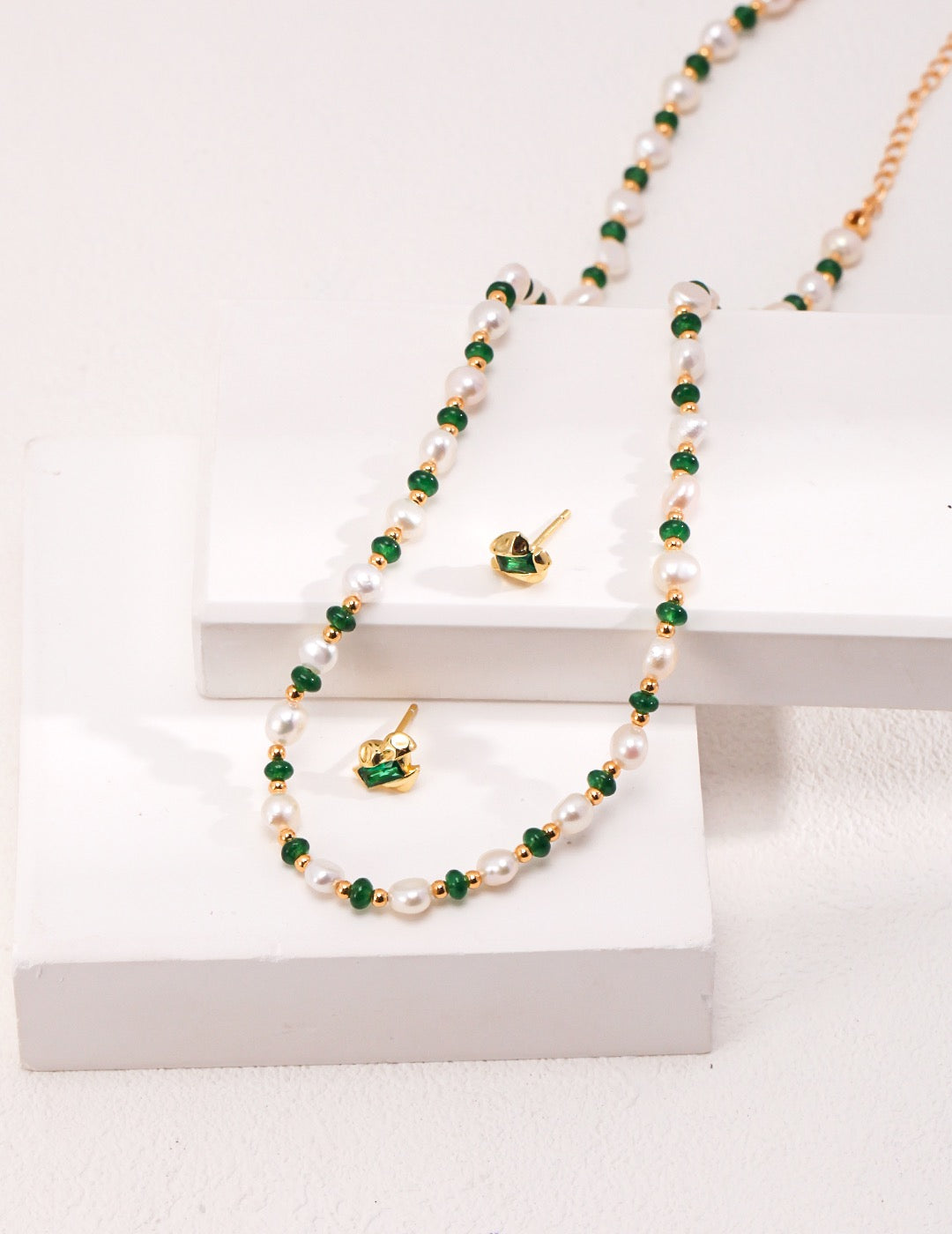 Pearl - Emerald Necklace: Combining the Softness of Pearls and the Gorgeousness of Emeralds